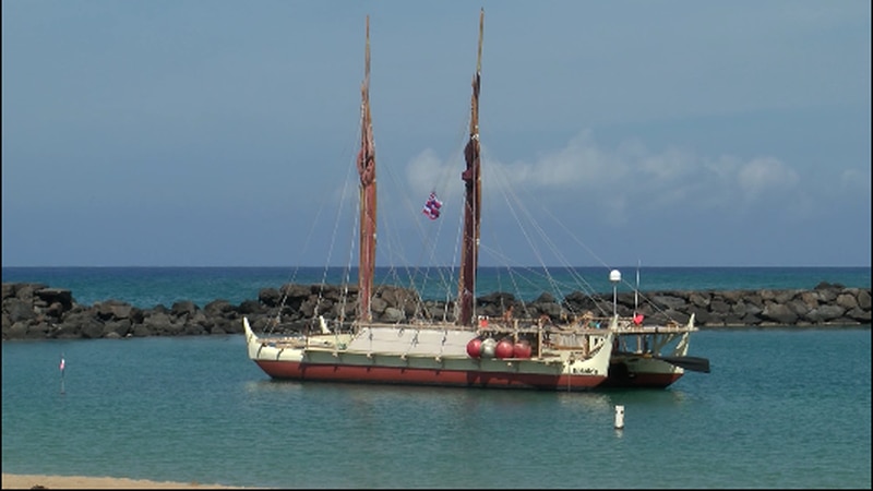 Hokulea sails to Pokai Bay for 'once in a lifetime' educational event.