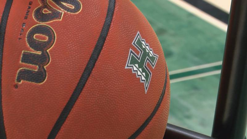 The Hawaii men's basketball team is holding a virtual fundraising event ahead of the 2021 season.